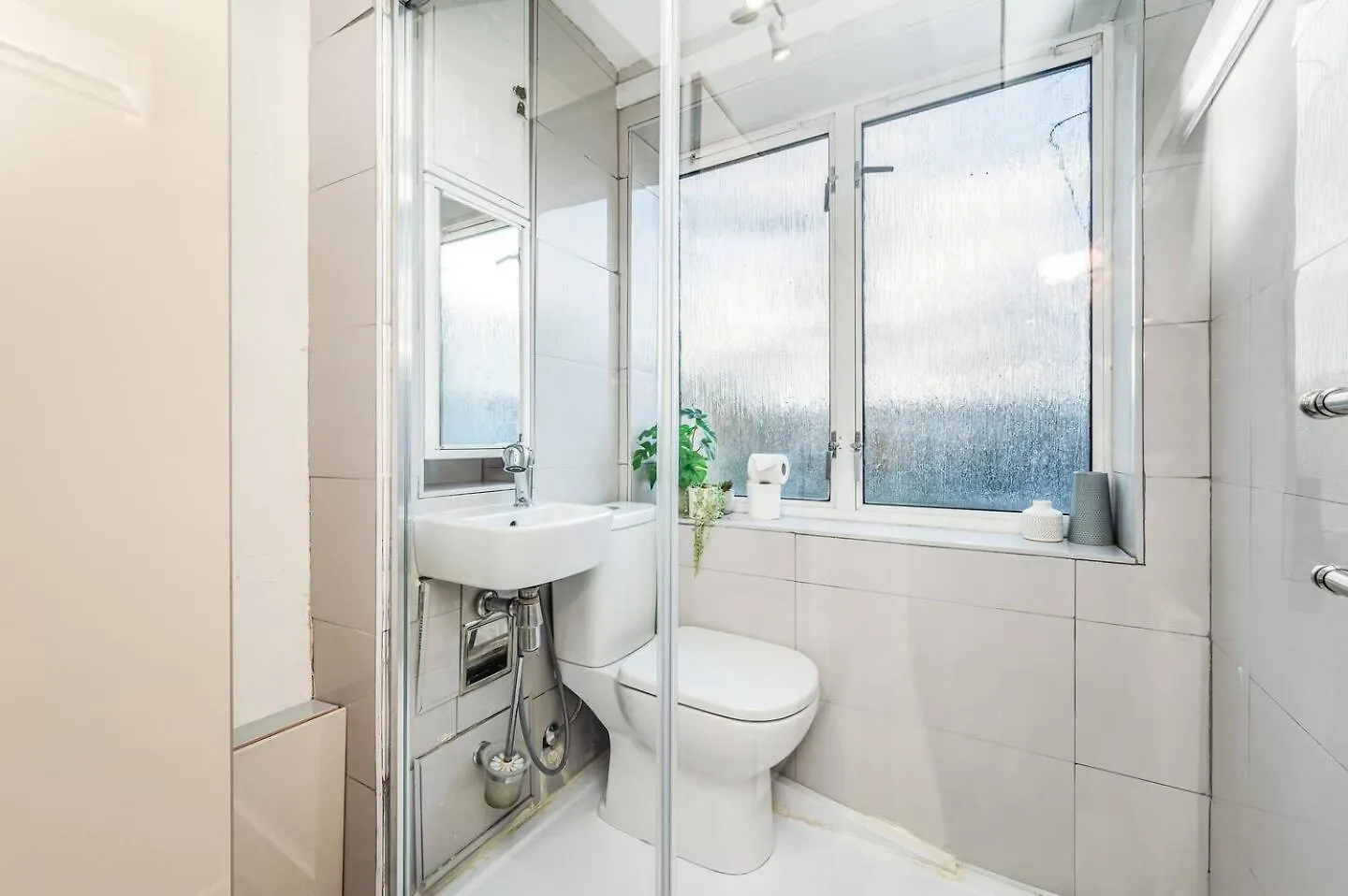 Pass The Keys Modern Apartment By Whitechapel Hospital London