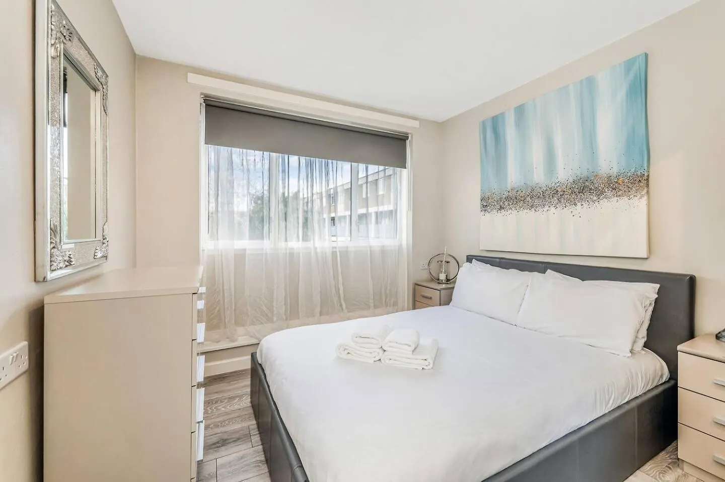 Pass The Keys Modern Apartment By Whitechapel Hospital London