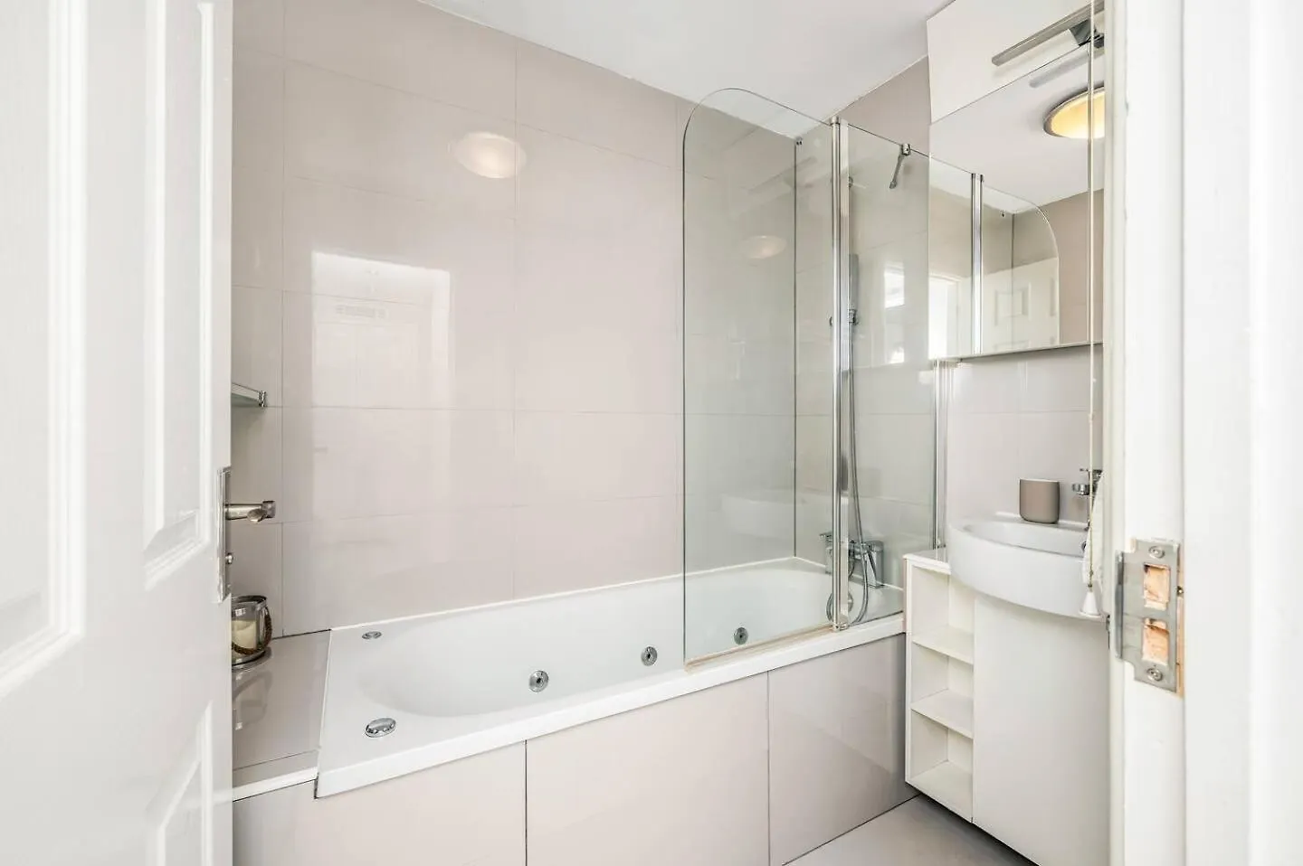Pass The Keys Modern Apartment By Whitechapel Hospital London